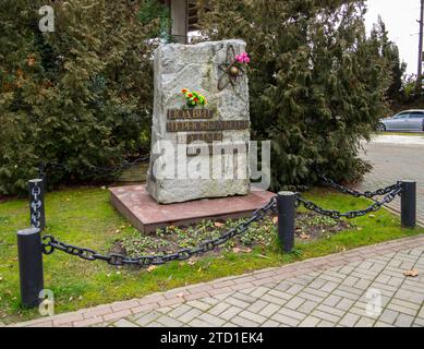 Hosta, Russie - 13 février 2023 : Monument aux liquidateurs de l'accident de la centrale nucléaire de Tchernobyl, Sotchi, district de Khosta Banque D'Images
