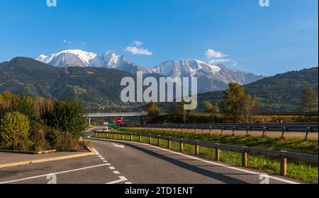 Mont blanc depuis une aire de repos autoroutière, haute Savoie, France Banque D'Images