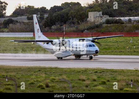 Philippines Air Force Airbus C-295M (Reg. : 177) partant sur son vol de ferry après une escale de nuit. Banque D'Images