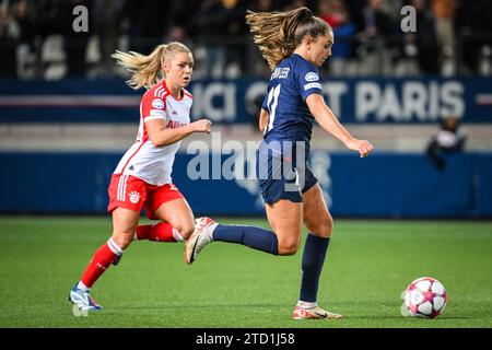 Linda DALLMANN du Bayern Munich et Lieke MARTENS VAN LEER du PSG lors du match de football du Groupe C de l'UEFA Women's Champions League entre le Paris Saint-Germain et le Bayern Munich le 23 novembre 2023 au stade Jean Bouin à Paris, France - photo Matthieu Mirville / DPPI Banque D'Images