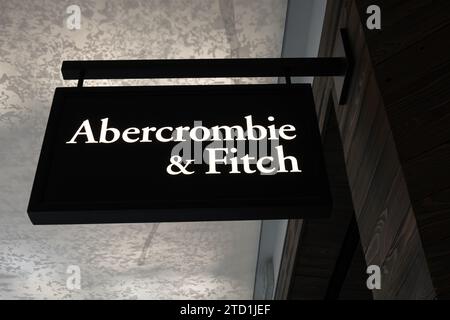 BLOOMINGTON, MN, États-Unis - 12 DÉCEMBRE 2023 : Abercrombie et Fitch magasin de détail au Mall of America. Banque D'Images