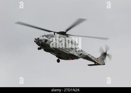 N-088, un NH Industries NH-90NFH exploité par la Marine royale néerlandaise, arrivant à la RAF Fairford dans le Gloucestershire, en Angleterre, pour participer au Royal International Air Tattoo 2023 (riat 23). Banque D'Images