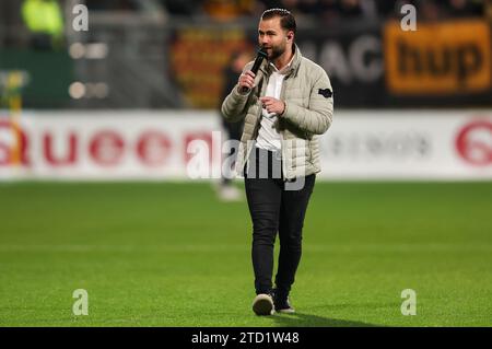 DEN HAAG, PAYS-BAS - DÉCEMBRE 15 : Haagse Singer avant le match lors du match néerlandais Keuken Kampioen Divisie entre ado Den Haag et NAC Breda au Bingoal Stadion le 15 décembre 2023 à Den Haag, pays-Bas. (Photo Hans van der Valk/Orange Pictures) Banque D'Images