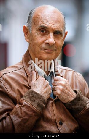 ©Thomas Padilla/MAXPPP - 30/08/2012 ; Paris, France ; PORTRAIT DU chanteur ACTEUR GUY MARCHAND au théâtre DES nuits. Guy Marchand, acteur et chanteur de Franche, est décédé. Photographié à Paris, France, le 2012 août Banque D'Images