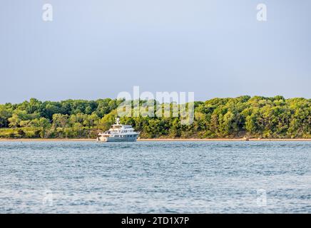 Motor Yacht, B5 à l'ancre dans smith Cove Banque D'Images