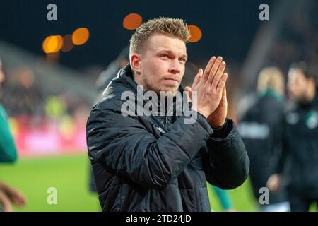 Enttaeuschung nach der Niederlage, GER Rot-Weiss Essen vs. VfB Luebeck, Fussball, 3. Bundesliga, Spieltag 19, saison 2023/2024, 15.12.2023 LES RÈGLEMENTS DFB/DFL INTERDISENT TOUTE UTILISATION DE PHOTOGRAPHIES COMME SÉQUENCES D'IMAGES ET/OU QUASI-VIDÉO, Foto : Eibner-Pressefoto/Fabian Friese Banque D'Images