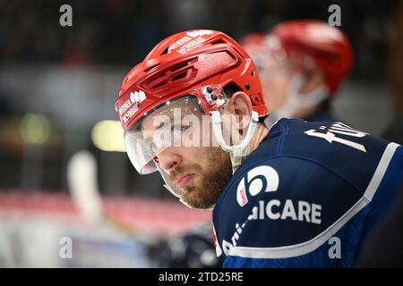 Thomas Larkin (Schwenninger Wild Wings #37) Schwenninger Wild Wings gegen Loewen Frankfurt, Eishockey, DEL, 27. Spieltag, saison 2023/2024, 15.12.2023 photo : Eibner-Pressefoto/Sven Laegler Banque D'Images