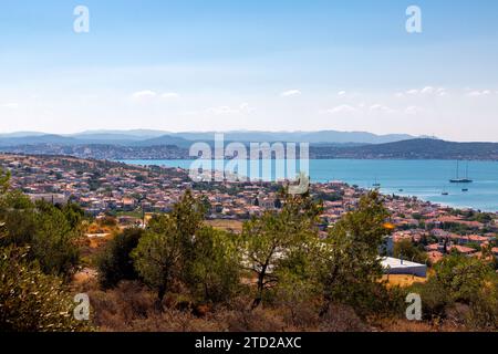 Cunda, Balikesir, Turkiye - juillet 7, 2022 : vue panoramique de l'île de Cunda sur la mer Égée, province de Balikesir. Cunda est une station balnéaire populaire dans le Nor Banque D'Images