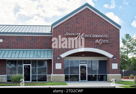 Spring, Texas États-Unis 09-24-2023, Monogramming de printemps et cadeaux extérieur de la vitrine d'affaires à Spring, TX. Boutique de cadeaux locale à Houston et Klein. Banque D'Images