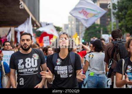 14 décembre 2023, Sao Paulo, Sao Paulo, Brésil: dans l’après-midi de ce jeudi 14 décembre, au MASP, sur l’Avenida Paulista Sao Paulo Brasil à 5h, une autre étape de la lutte contre la privatisation a eu lieu et il a été demandé que les poursuites contre les militants arrêtés lors du vote qui a approuvé la privatisation soient terminées. De Sabesp à l'Assemblée législative, le 6/12. VIVIAN MENDES, présidente de (UP) Popular Unity (crédit image : © Wagner Vilas/ZUMA Press Wire) USAGE ÉDITORIAL UNIQUEMENT! Non destiné à UN USAGE commercial ! Banque D'Images