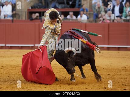 Séville, 04/19/2023. Bullfight, 3e abonnement. Six taureaux de Santiago Domecq. Torero, Álvaro Lorenzo. Photo : Raúl Doblado. ARCHSEV. Crédit : Album / Archivo ABC / Raúl Doblado Banque D'Images