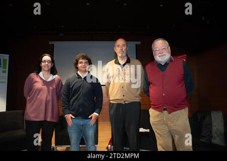 Madrid, 03/03/2023. Acte de s'ha fini ! Au Centre culturel Galileo contre les excuses de l'ETA. Carmen Ladrón de Guevara, membre de Libertad sin ira, Carlos Casadevante et Fernando Savater. Photo : Isabel Permuy. ARCHDC. Crédit : Album / Archivo ABC / Isabel B. Permuy Banque D'Images