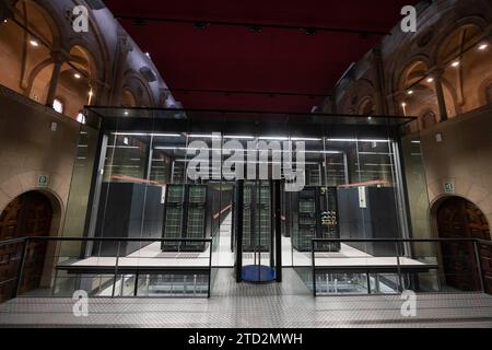 Barcelone, 03/29/2023. Vue générale du supercalculateur MareNostrum 4, installé dans la chapelle Torre Girona. Photo : PEP Dalmau. ARCHDC. Crédit : Album / Archivo ABC / PEP Dalmau Banque D'Images