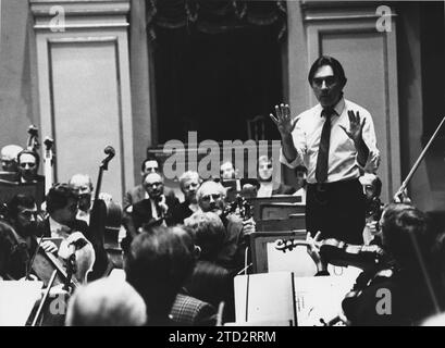 02/23/1988. Sa Majesté la Reine a assisté au concert que l'Orchestre Philharmonique de Vienne a donné au Théâtre Royal sous la direction de Claudio Abbado. Dans l'image, un moment de la répétition. Crédit : Album / Archivo ABC / Miguel Berrocal Banque D'Images