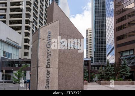 Panneau Suncor énergie devant le siège social au centre-ville de Calgary, Alberta, Canada Banque D'Images