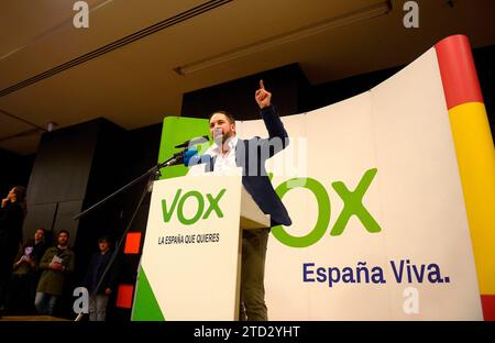 Santiago Abascal, leader du parti d'extrême droite espagnol VOX, prononce un discours lors d'une réunion de campagne avant les élections régionales en Andalousie, le 26 novembre 2018 à Grenade. - Avec une ligne dure sur l'immigration et le séparatisme catalan, le petit parti d'extrême droite espagnol VOX commence à faire des vagues et pourrait remporter des sièges lors d'une élection régionale pour la première fois en Andalousie dimanche. Alors que les sondages placent les socialistes en tête dans leur bastion régional traditionnel du Sud qu’ils gouvernent depuis 36 ans, VOX semble en bonne voie de remporter jusqu’à cinq sièges au Parlement andalou de 109 sièges au sein du Banque D'Images