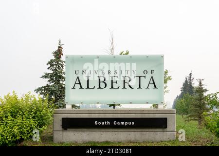 Panneau au sol de l'Université de l'Alberta au campus sud d'Edmonton, Alberta, Canada Banque D'Images