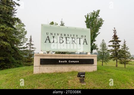 Panneau au sol de l'Université de l'Alberta au campus sud d'Edmonton, Alberta, Canada Banque D'Images