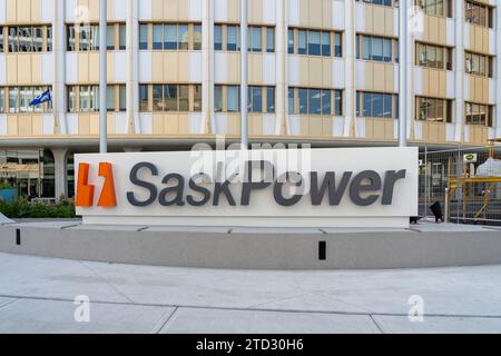 Logo et enseigne SaskPower devant le siège social de SaskPower à Regina, Saskatchewan, Canada Banque D'Images