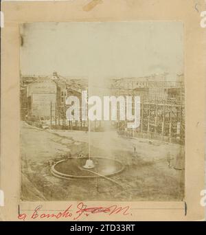 Madrid, 1862. Travaux sur Puerta del sol. Dans l'image, vous pouvez voir la fontaine déjà placée avant de commencer à paver. Crédit : Album / Archivo ABC Banque D'Images