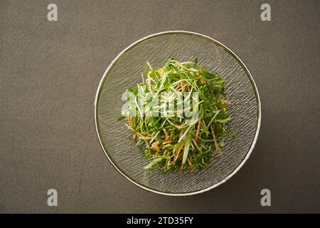 Épinards d'eau sautés，Stir Fried Morning Glory Banque D'Images