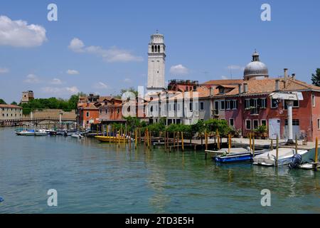 Venise Italie - vue sur l'île San Pietro - Basilique Saint Pierre de Castello - Campanile Banque D'Images