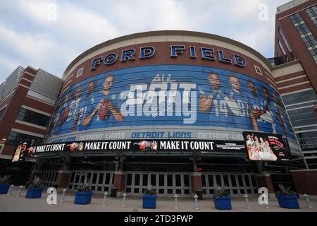 Une vue d'ensemble de l'extérieur du Ford Field avec des images du linebacker Alex Anzalone (34), du lineman défensif Alim McNeill (54), de la sécurité Trey Walker III (21), du quarterback Jared Goff (16), du receveur Amon Ra Brown (14), du Tight End Sam LaPorta (87), de la sécurité Kerby Joseph (31), du punter Jack Fox (2), du Running Back David Montgomery (5) et du cornerback Khalil Dorsey (30), du slogan de Detroit, de Detroit, du 7, du jeudi 2023. Banque D'Images