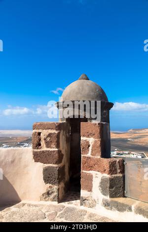 Vue détaillée. Le château de Santa Barbara sur la colline volcanique de la montagne Guanapay.Teguise, Lanzarote, Espagne. Banque D'Images