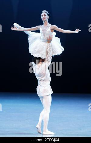 (231216) -- MEXICO, 16 déc. 2023 (Xinhua) -- des danseurs de la Compagnie nationale de danse du Mexique interprètent « The casse-noisette » à l'Auditorium national de Mexico, Mexique, le 15 décembre 2023. (Photo de Francisco Canedo/Xinhua) Banque D'Images