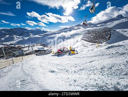 PistenBully, Tiefenbachferner, domaine skiable des glaciers, Soelden, Oetztal, Tyrol Banque D'Images