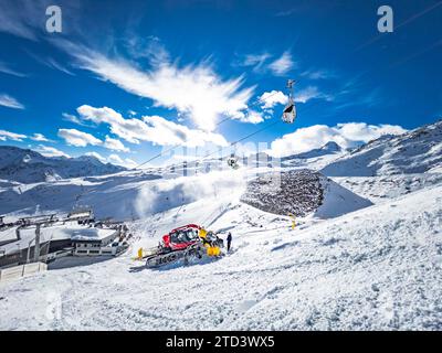 PistenBully, Tiefenbachferner, domaine skiable des glaciers, Soelden, Oetztal, Tyrol Banque D'Images