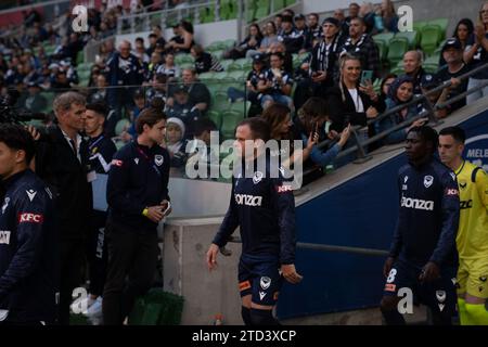 Melbourne, Australie. 16 décembre 2023. Le milieu de terrain du Melbourne Victory FC Leigh Broxham (#6) sort du tunnel. Crédit : James Forrester/Alamy Live News Banque D'Images