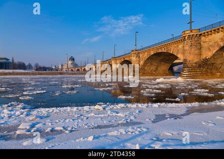 Dérive de glace sur l'Elbe à Dresde Banque D'Images