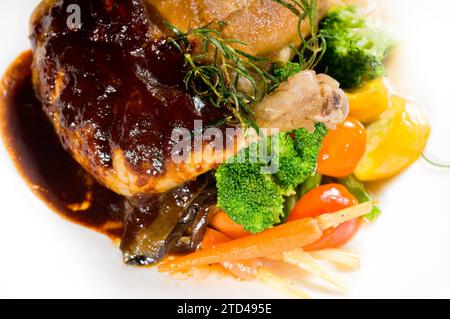 Sauce bière fraîche ragoût de poulet et mélange de légumes, photographie de nourriture Banque D'Images