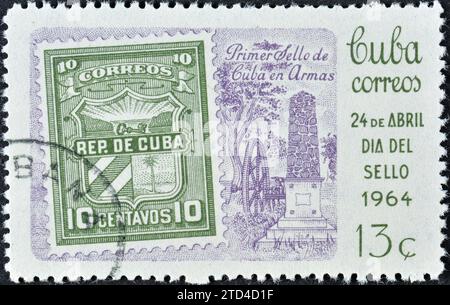 Timbre-poste annulé imprimé par Cuba, qui montre timbre non annulé du gouvernement révolutionnaire de 1871, jour du timbre, vers 1964. Banque D'Images