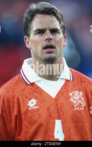 Football, firo : 04/24/1996 Championnat d'Europe de football préparation au Championnat d'Europe Euro, match amical, préparation au match national 1996, photos d'archives, photos d'archives, archives Allemagne - pays-Bas, Hollande 0:1 Frank de Boer, demi-figurine, portraits Banque D'Images