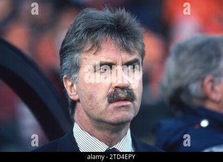 Football, firo : 04/24/1996 Championnat d'Europe de football préparation au Championnat d'Europe Euro, match amical, préparation au match national 1996, photos d'archives, photos d'archives, archives Allemagne - pays-Bas, Hollande 0:1 Guus Hiddink, demi-figurine, entraîneur, entraîneur national Banque D'Images