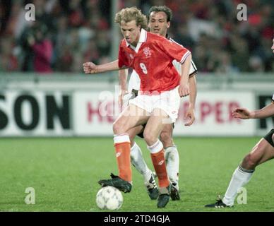 Football, firo : 04/24/1996 Championnat d'Europe de football préparation au Championnat d'Europe Euro, match amical, préparation au match international 1996, photos d'archives, photos d'archives, archives Allemagne - pays-Bas, Hollande 0:1 Jordi Cruyff, action individuelle Banque D'Images