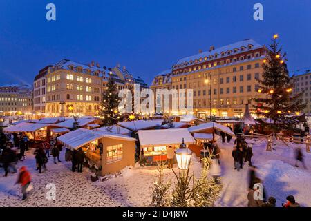 Marché de Noël sur le Neumarkt Banque D'Images