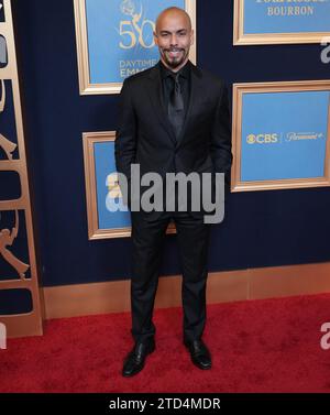 Bryton James arrive à la 50e cérémonie annuelle des Daytime Emmy Awards qui se tient à l’hôtel The Westin Bonaventure à Los Angeles, CA, le vendredi 15 décembre 2023. (Photo de Sthanlee B. Mirador/Sipa USA) Banque D'Images