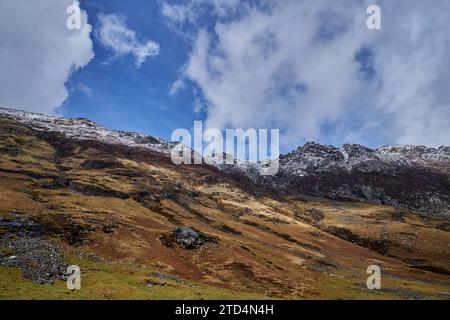 La célèbre route à travers Glencoe, en Écosse. Banque D'Images