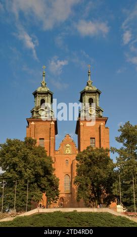 Cathédrale royale de Gniezno (Basilique de la cathédrale Primatiale), 11e siècle, à Gniezno, Wielkopolskie, Pologne Banque D'Images