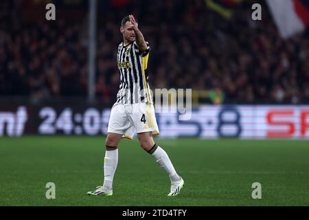 Gênes, Italie. 15 décembre 2023. Federico Gatti de la Juventus FC gestes lors du match de football Serie A entre Genoa FC et Juventus FC au Stadio Luigi Ferraris le 15 2023 décembre à Gênes, Italie . Crédit : Marco Canoniero/Alamy Live News Banque D'Images