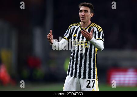 Gênes, Italie. 15 décembre 2023. Andrea Cambiaso de la Juventus FC gestes lors du match de football Serie A entre Genoa FC et Juventus FC au Stadio Luigi Ferraris le 15 2023 décembre à Gênes, Italie . Crédit : Marco Canoniero/Alamy Live News Banque D'Images