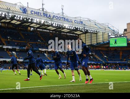 16 décembre 2023 ; Stamford Bridge, Chelsea, Londres, Angleterre : Premier League football, Chelsea contre Sheffield United ; les joueurs de Chelsea s'échauffent Banque D'Images