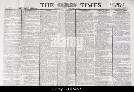 La première page du journal The Times du 16 février 1952, rapportant les funérailles du roi George VI la veille. À cette époque, le journal était encore un grand format (749 mm x 597 mm), et la page d'accueil n'avait pas de titres mais était entièrement remplie de petites annonces Banque D'Images