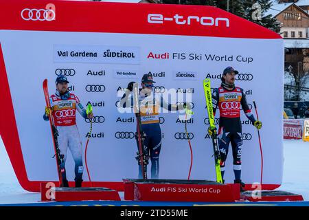 Val Gardena, Italie 16 décembre 2023. Vainqueur de PARIS Dominik (ITA), KILDE Aleksander Aamodt (NOR) 2e, Bennett Bryce (USA) 3e de la coupe du monde de ski alpin Audi FIS. Crédit : MAURO DALLA POZZA/Alamy Live News crédit : MAURO DALLA POZZA/Alamy Live News Banque D'Images