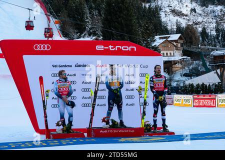 Val Gardena, Italie 16 décembre 2023. Vainqueur de PARIS Dominik (ITA), KILDE Aleksander Aamodt (NOR) 2e, Bennett Bryce (USA) 3e de la coupe du monde de ski alpin Audi FIS. Crédit : MAURO DALLA POZZA/Alamy Live News crédit : MAURO DALLA POZZA/Alamy Live News Banque D'Images