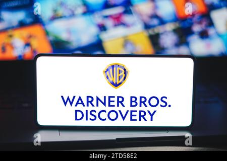 Dans cette illustration photo, le Warner Bros. Le logo Discovery s'affiche sur l'écran d'un smartphone. (Photo Rafael Henrique / SOPA Images/Sipa USA) *** strictement à des fins éditoriales *** Banque D'Images