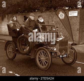 Sepia Tone entrant 346 Green 1904 Maxwell London to Brighton Veteran car Run Concours Marlborough Road St James's London Banque D'Images